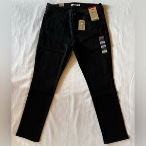 Levi's Capris NEW
